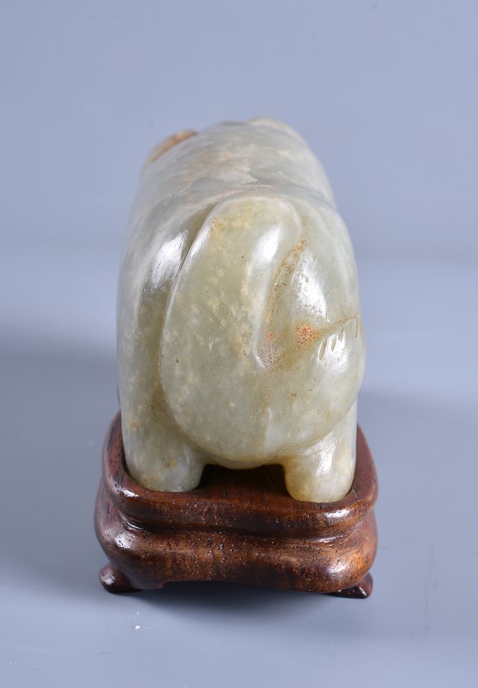 A Chinese mottled celadon jade model of a dog - Image 5 of 5