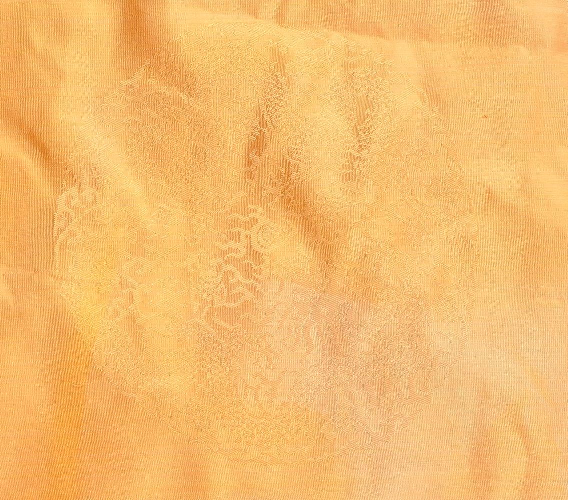 A Chinese golden yellow silk damask informal women's robe - Image 5 of 5