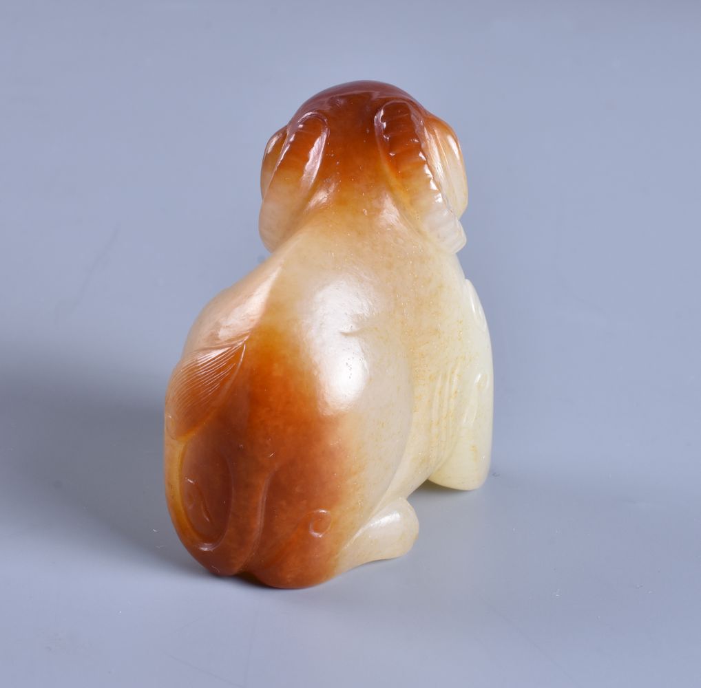 A white and russet jade carving of a mythical beast - Image 4 of 4