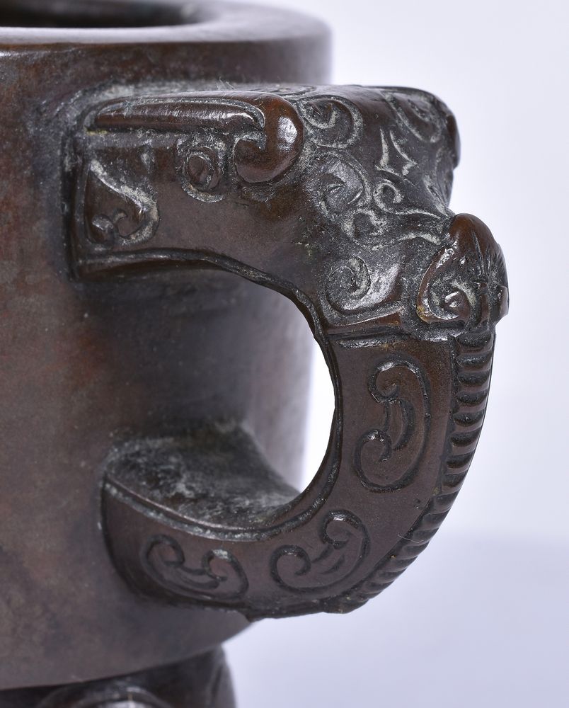 A Chinese quatrefoil bronze censer - Image 4 of 6