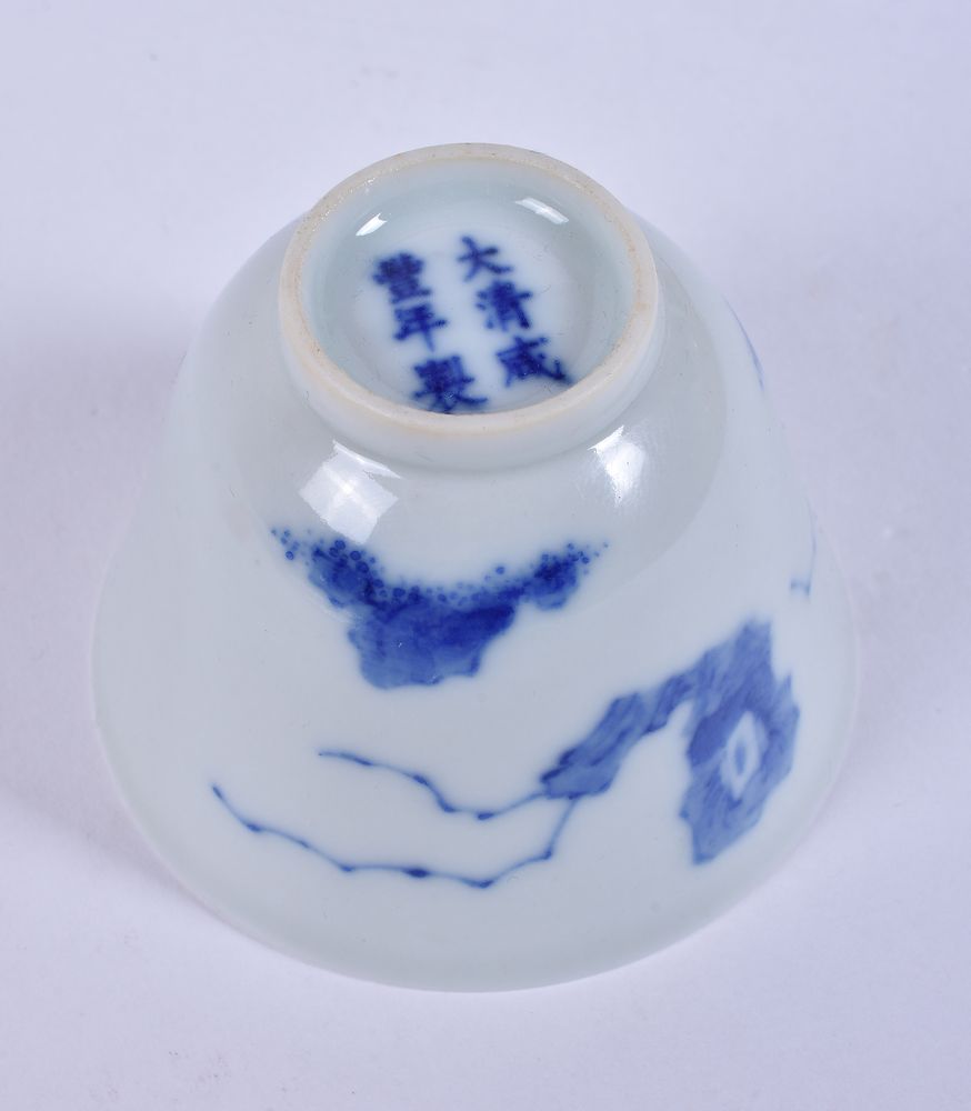 A Chinese blue and white wine cup - Image 2 of 2