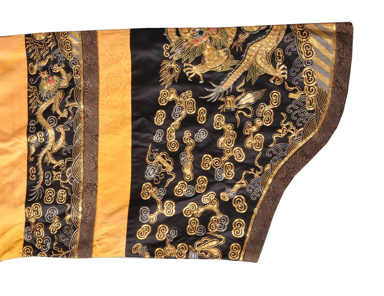 A Chinese golden yellow silk damask informal women's robe - Image 3 of 5