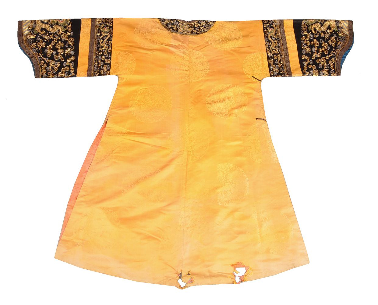 A Chinese golden yellow silk damask informal women's robe - Image 2 of 5