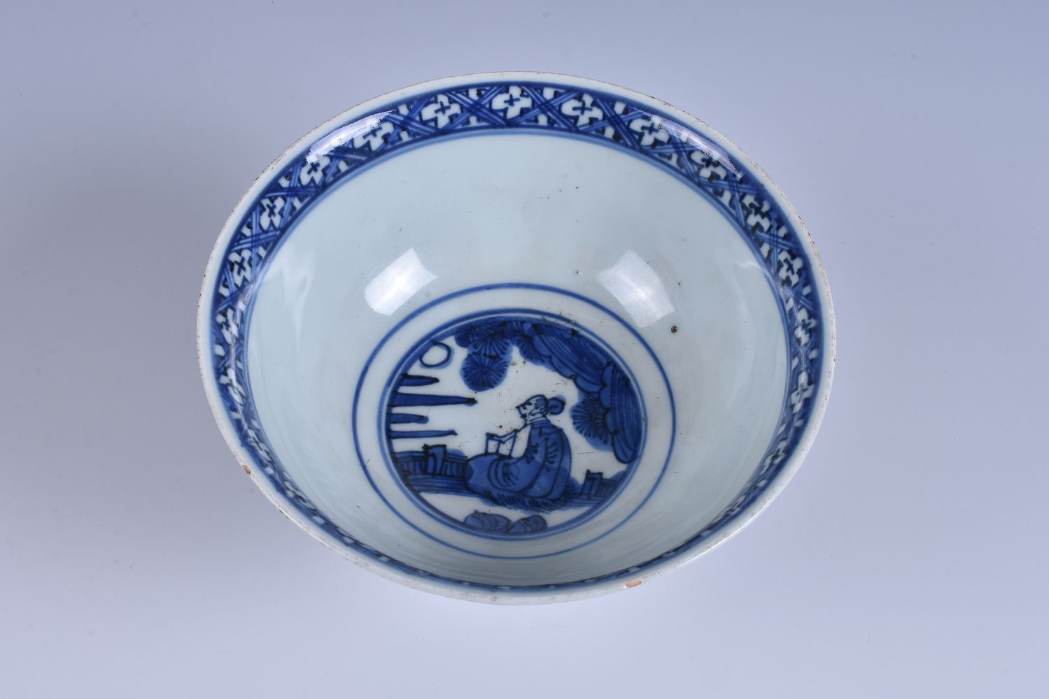 A Chinese blue and white 'Eighteen Scholars' stem cup - Image 3 of 4