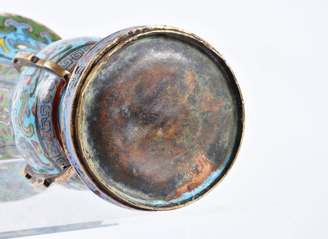 A Chinese cloisonné enamel beaker vase - Image 4 of 4