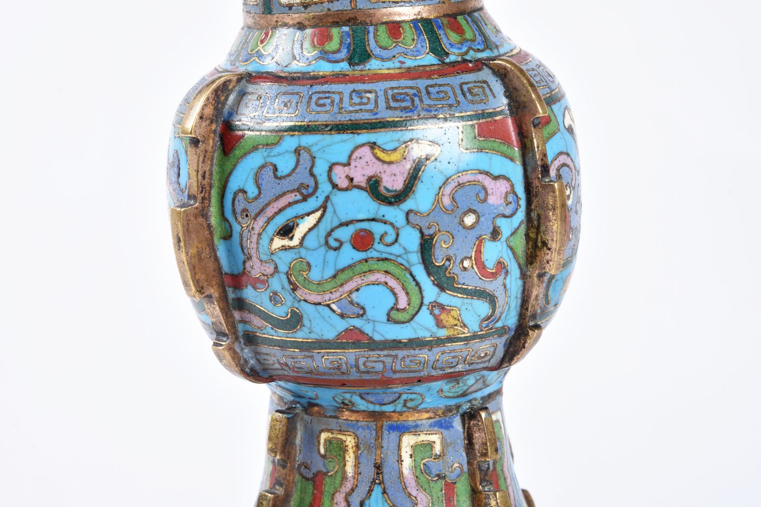 A Chinese cloisonné enamel beaker vase - Image 3 of 4