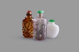 A Chinese agate snuff bottle and stopper