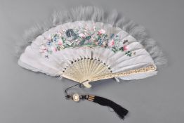 ϒ A Chinese white duck and marabou painted fan