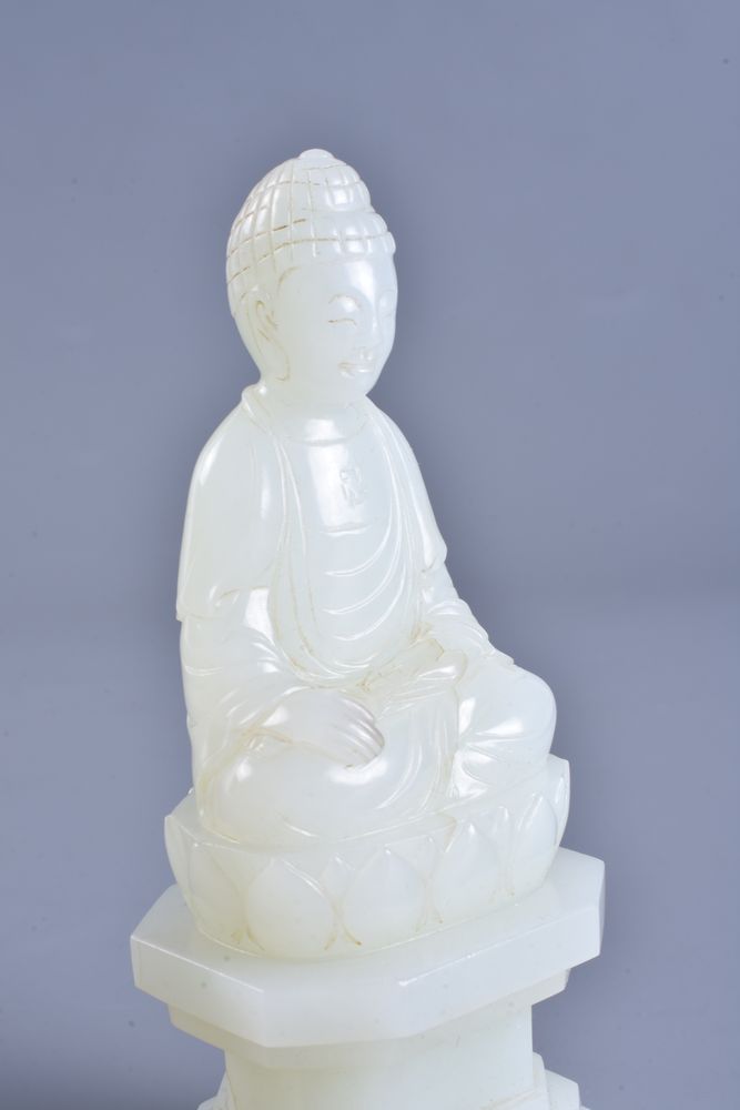 A white jade figure of buddha - Image 3 of 4