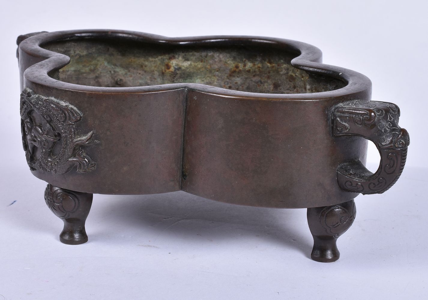 A Chinese quatrefoil bronze censer - Image 3 of 6