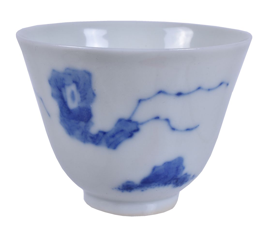 A Chinese blue and white wine cup