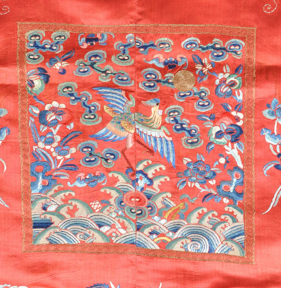 A Chinese red silk lady's semi-formal robe - Image 6 of 6