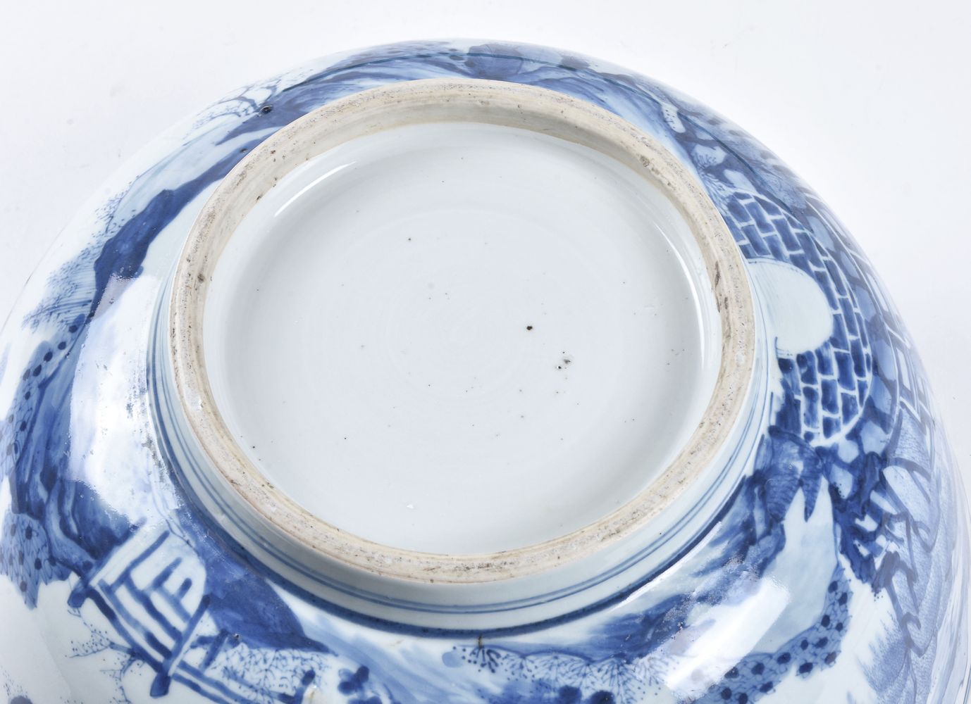 An attractive Chinese blue and white punch bowl - Image 5 of 8