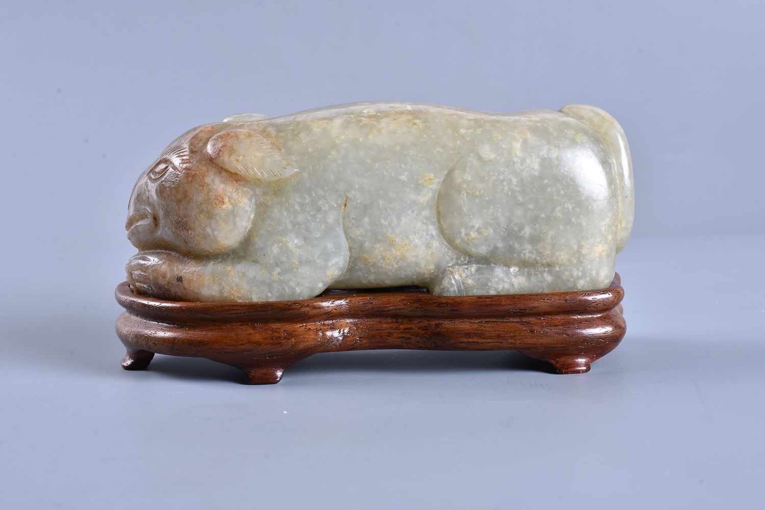 A Chinese mottled celadon jade model of a dog - Image 2 of 5