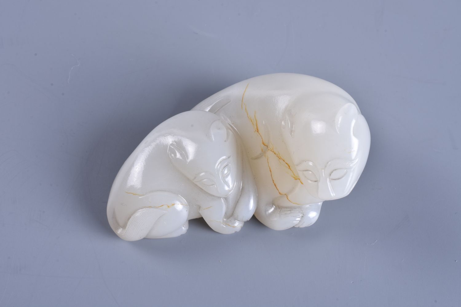 A white and russet jade 'Lion and Cub' pendant - Image 2 of 4