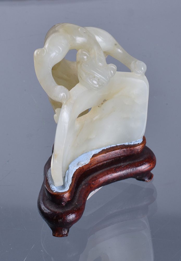 A Chinese celadon jade 'Chilong' carving - Image 2 of 4