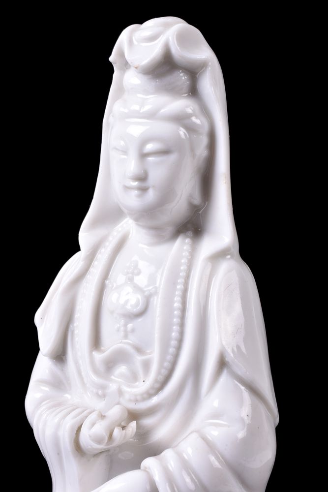 A Chinese Dehua model of Guanyin - Image 2 of 3