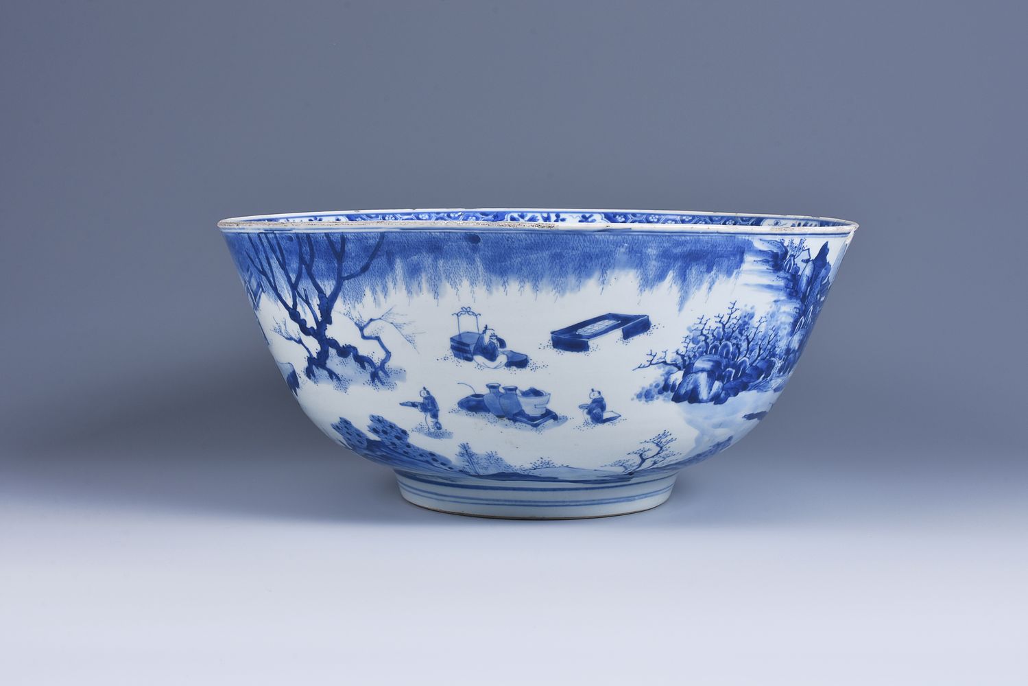 An attractive Chinese blue and white punch bowl - Image 2 of 8