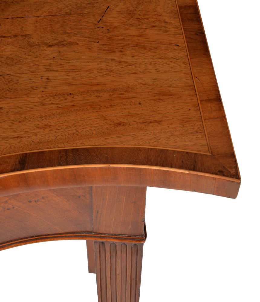 A George III mahogany serpentine fronted serving table, circa 1780 - Image 3 of 4