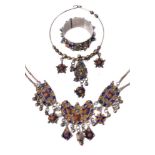 ϒ A Moroccan fringe necklace