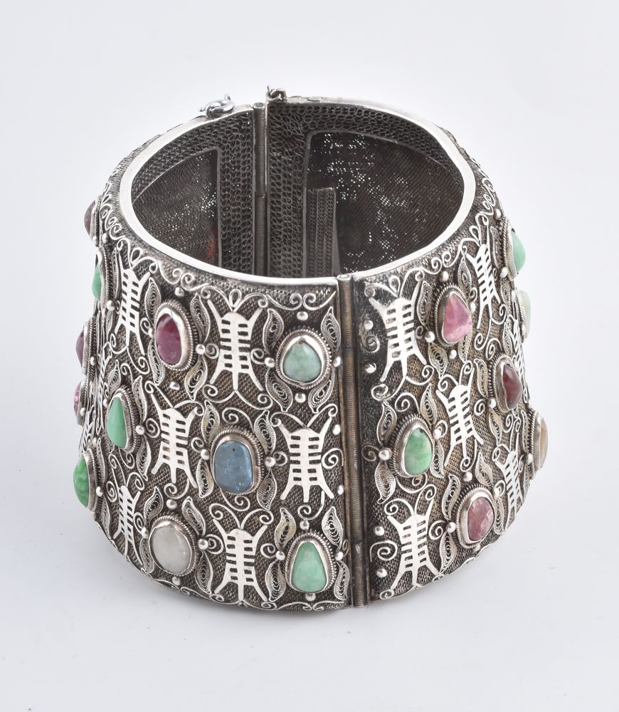 A Chinese hinged bangle of tapered form