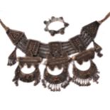 ϒ A Bedouin collar necklace