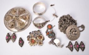 A small group of jewellery