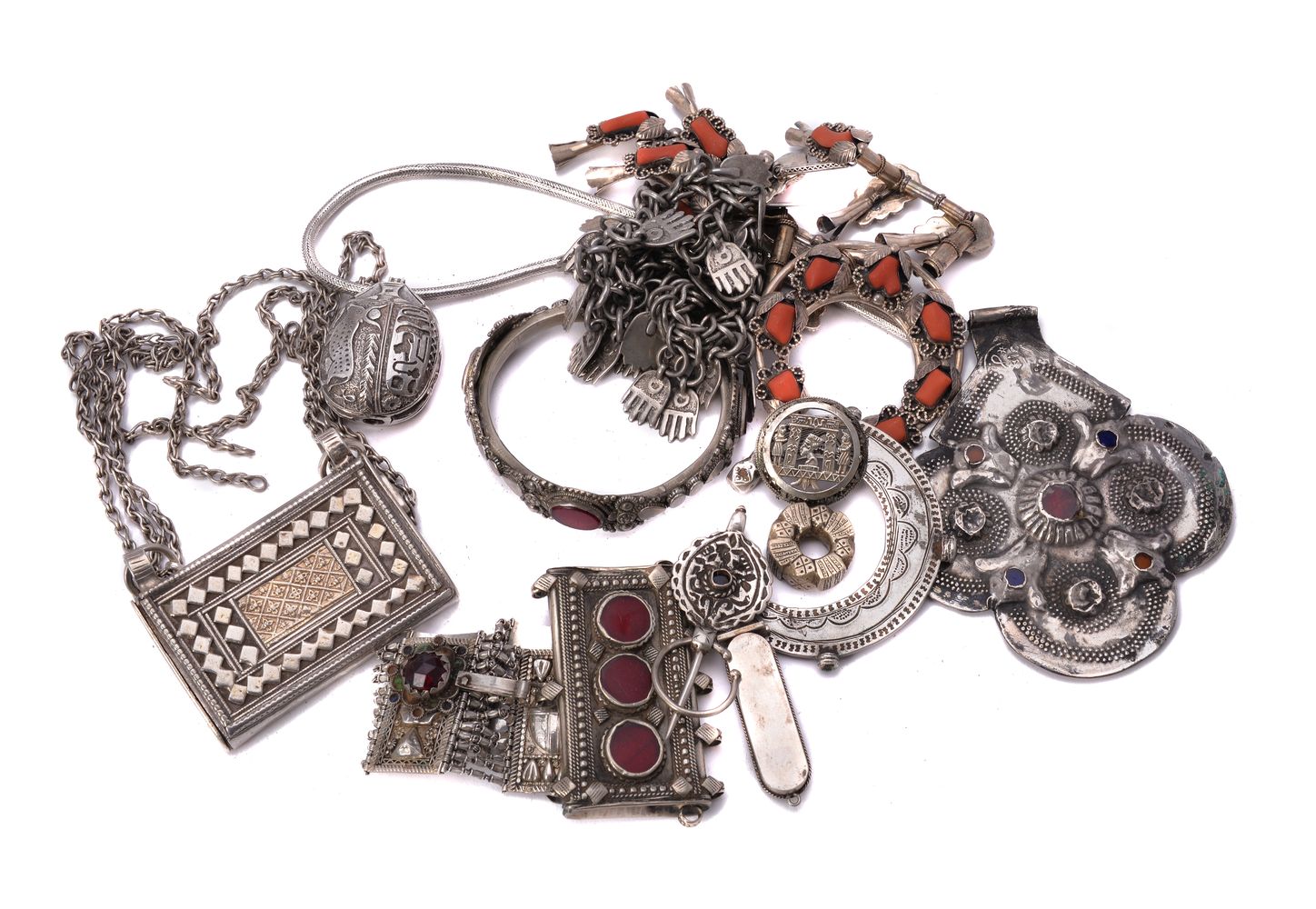 ϒ An Egyptian silver coloured scarab pendant