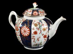 A Worcester 'Queen's' pattern teapot and cover