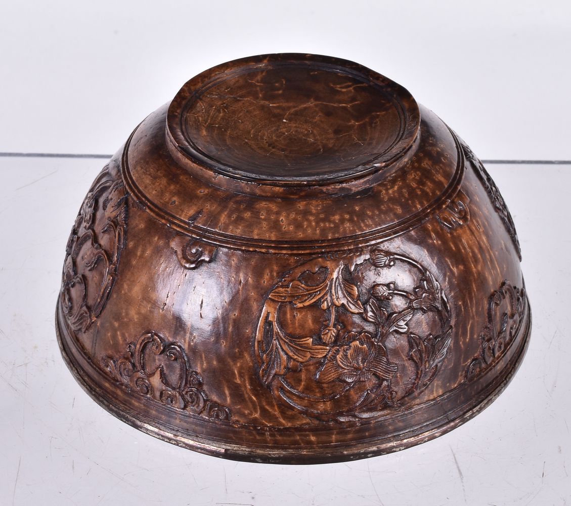 A Chinese carved coconut bowl - Image 3 of 5