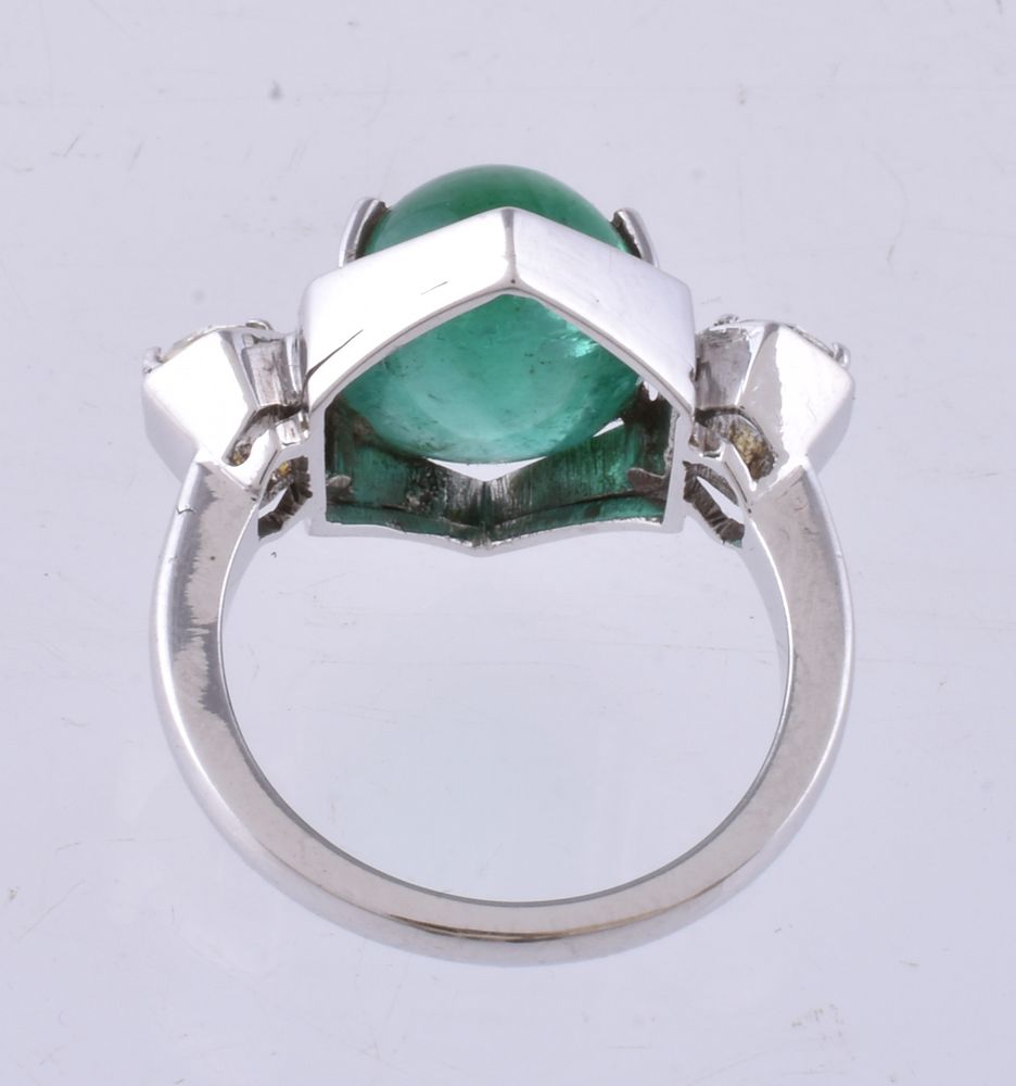 An emerald and diamond three stone ring - Image 2 of 2