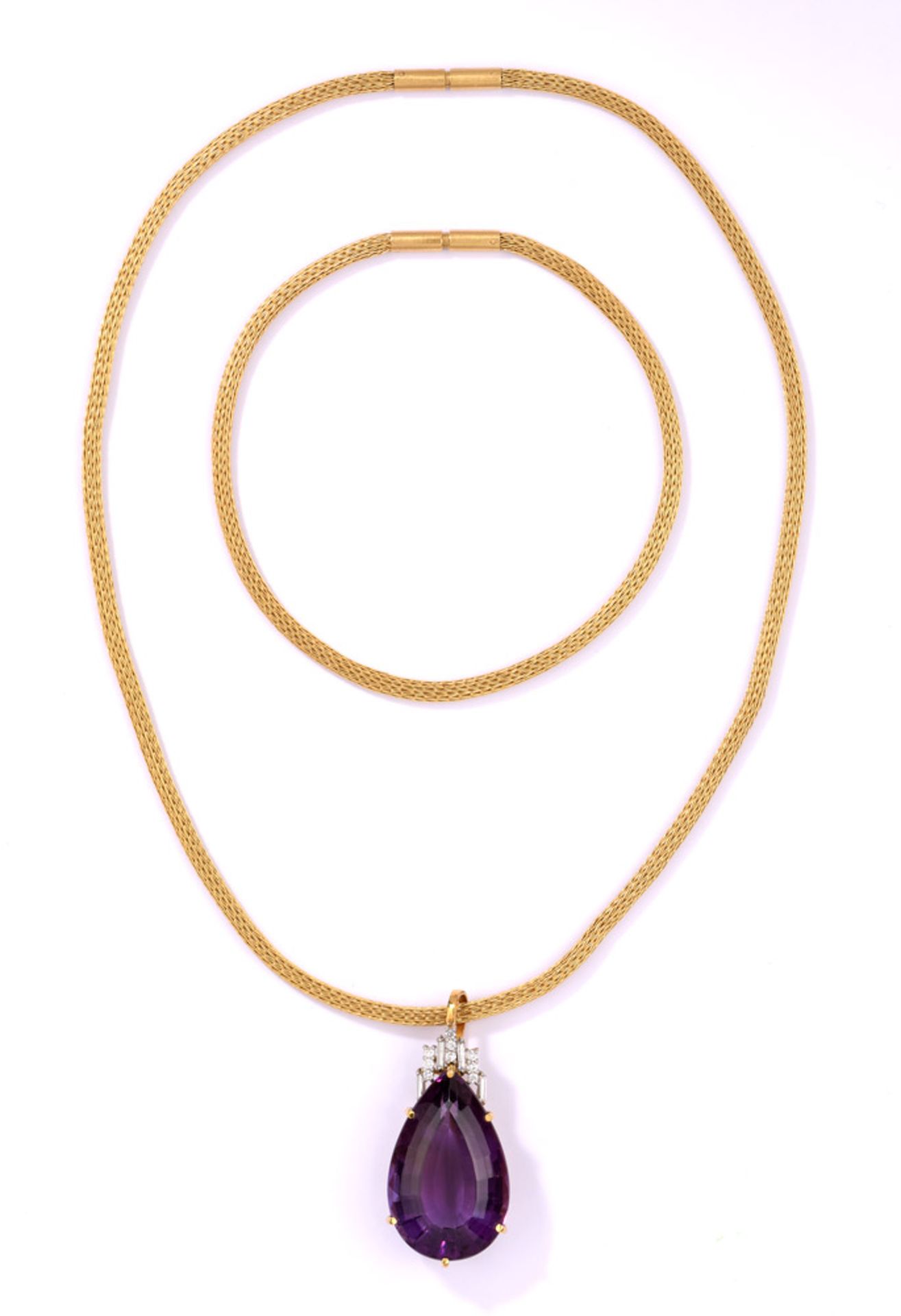 Collier mit Amethystanhänger und Goldarmband750- Gelbgold Collier und -armband, tropfenförmiger