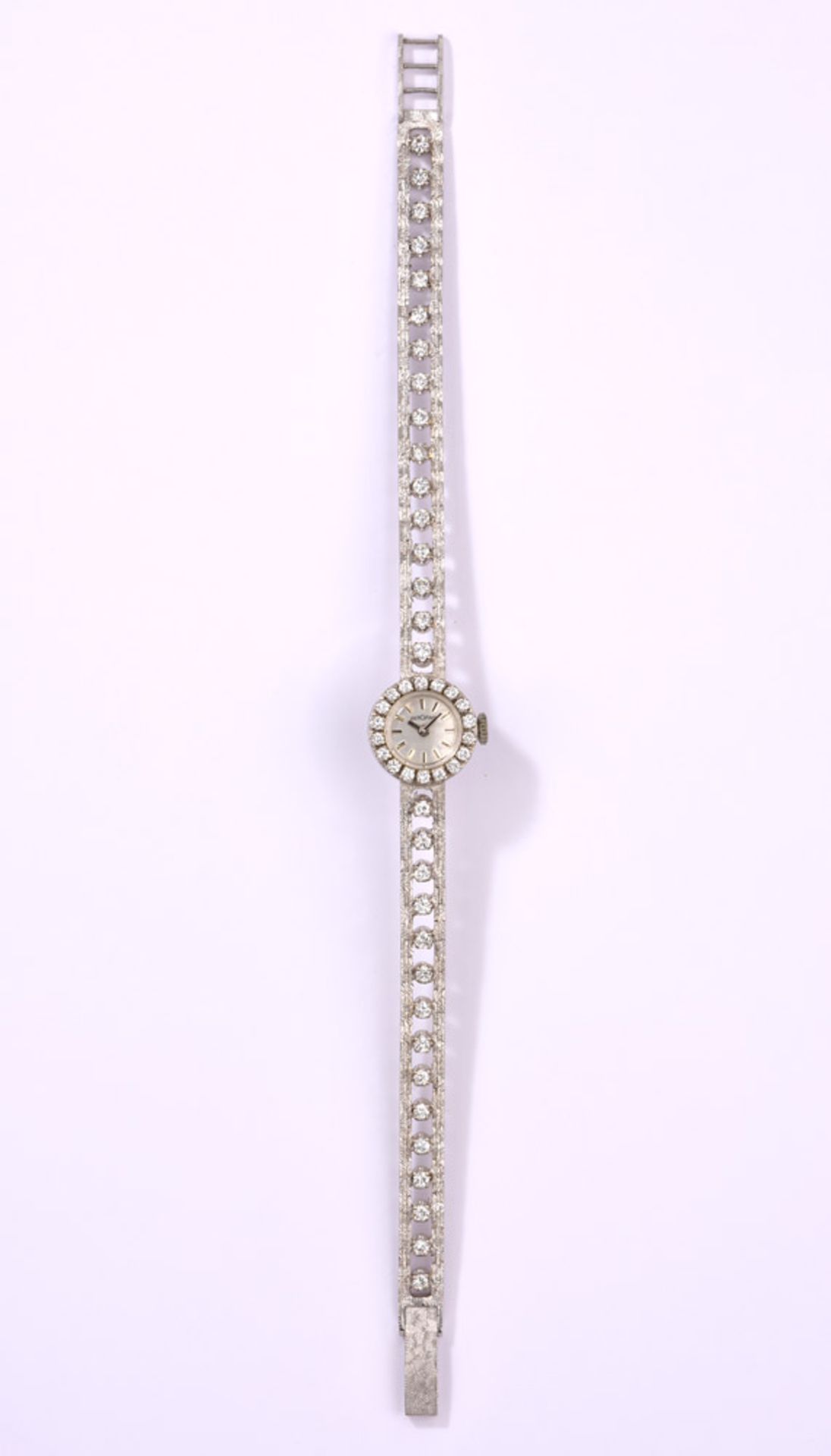Damenarmbanduhr von Bergana750- Weißgoldgehäuse und -armband, besetzt mit 50 Brillanten. L 19,5