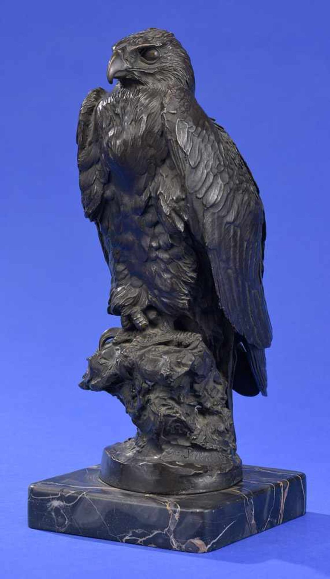 Pallenberg, Josef 1882 Köln - 1946 DüsseldorfSteinadler.Bronze. Signiert. Marmorsockel. H 35 cm.