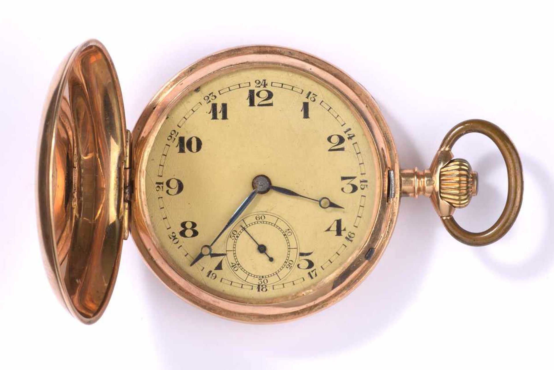 Savonette mit Uhrkette Um 1900585- Goldgehäuse und Kette. Ø 5,2 cm, zus. 120 g.