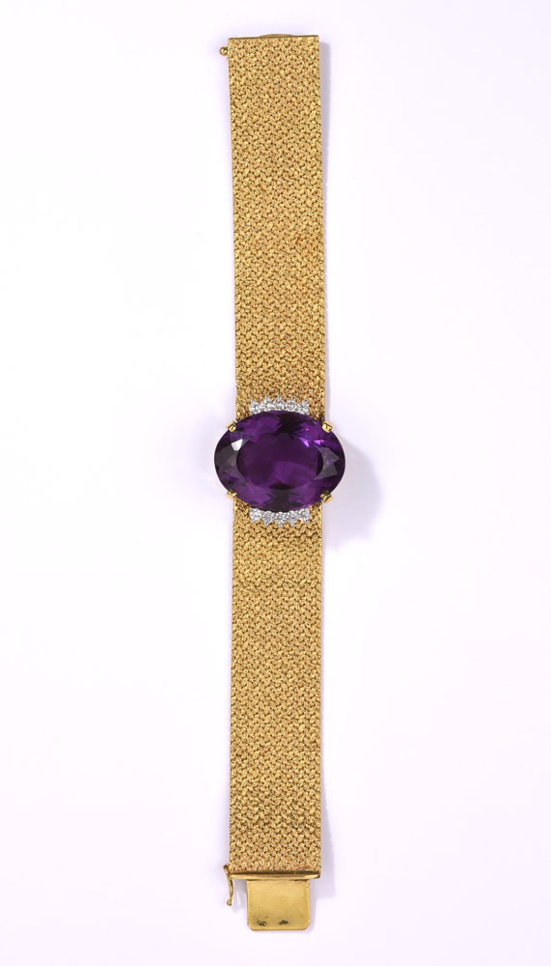 Armband750- Gelbgold, großer Amethyst und 10 Brillanten im oberen Farb- und Reinheitsbereich. L: