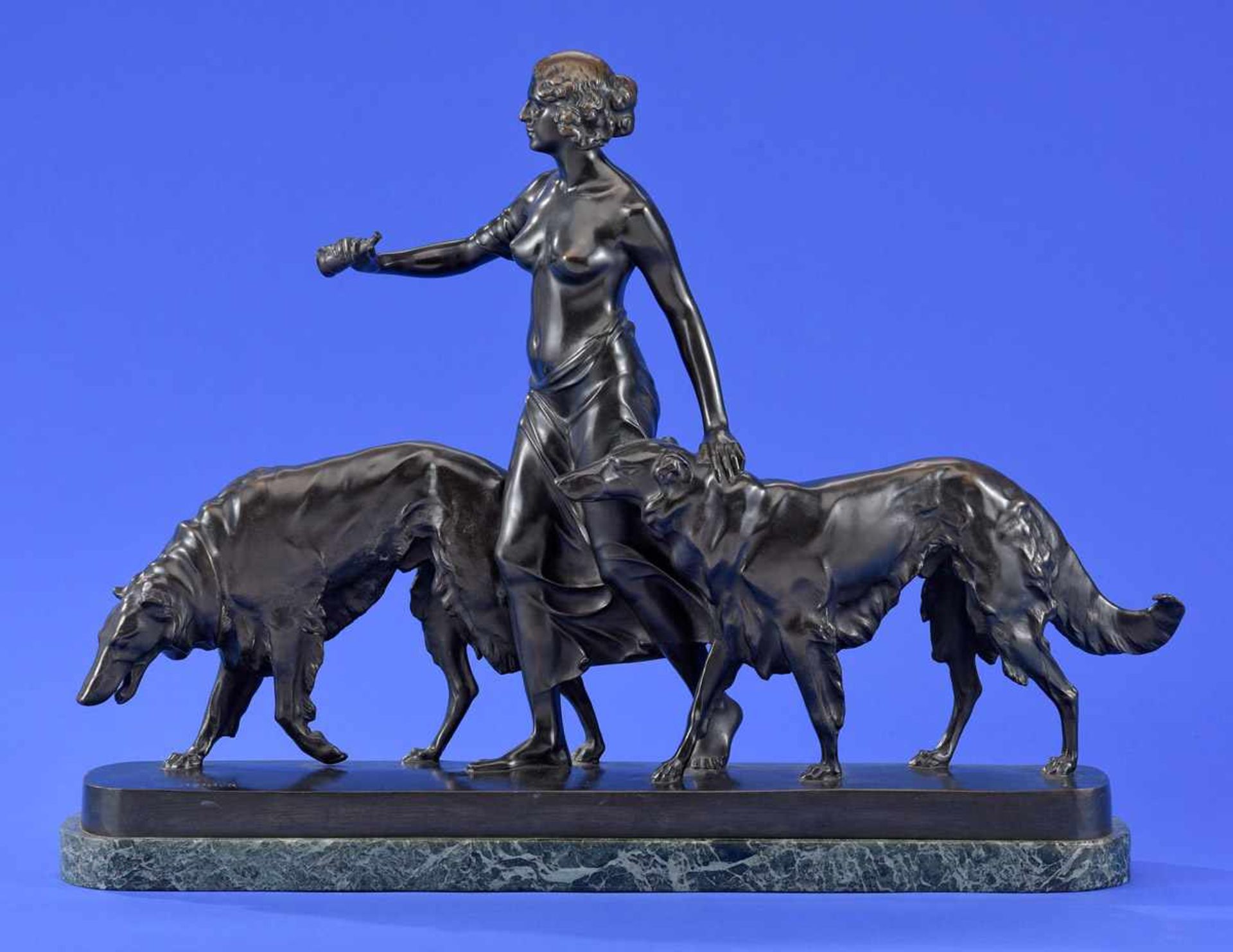 Bock, Arthur 1875 Leipzig - 1957 EttlingenDiana mit Hunden.Bronze auf Marmorplinthe. Signiert. H