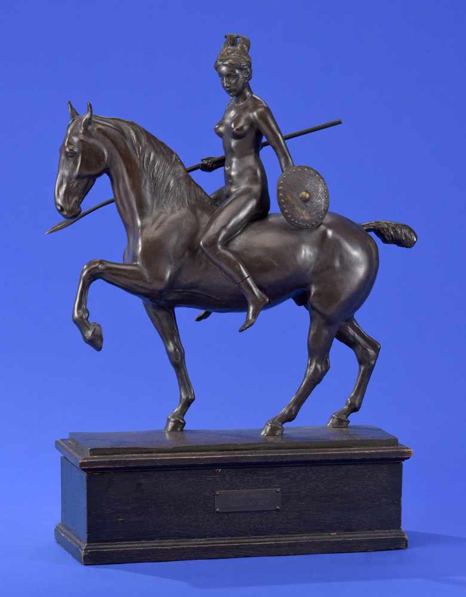 Heynen-Dumont, Karl 1885 Köln - 1955 BerlinAmazone zu Pferd.Bronze auf Holzsockel. Signiert u.
