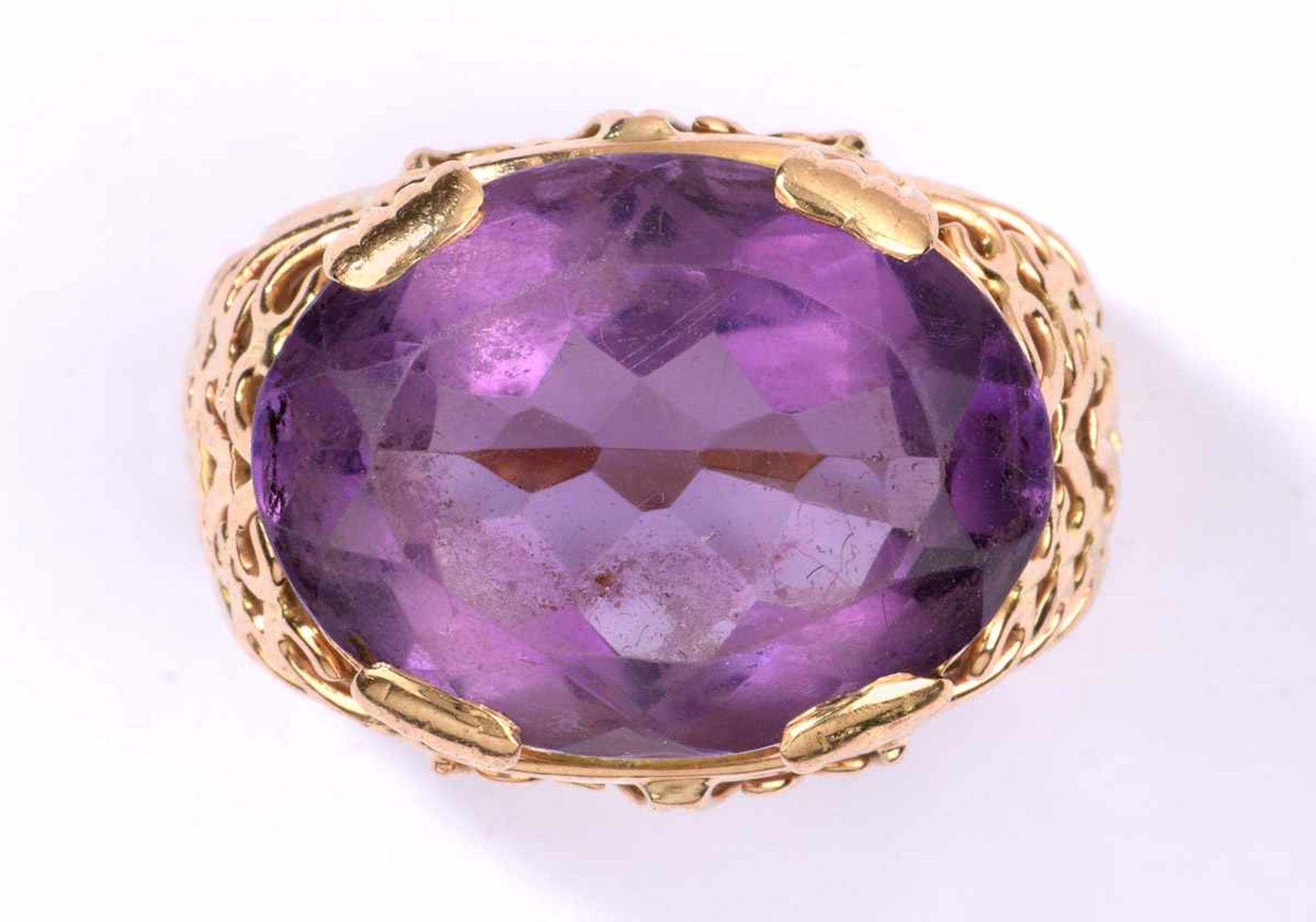 Ring mit großem Amethyst585- Gelbgold.