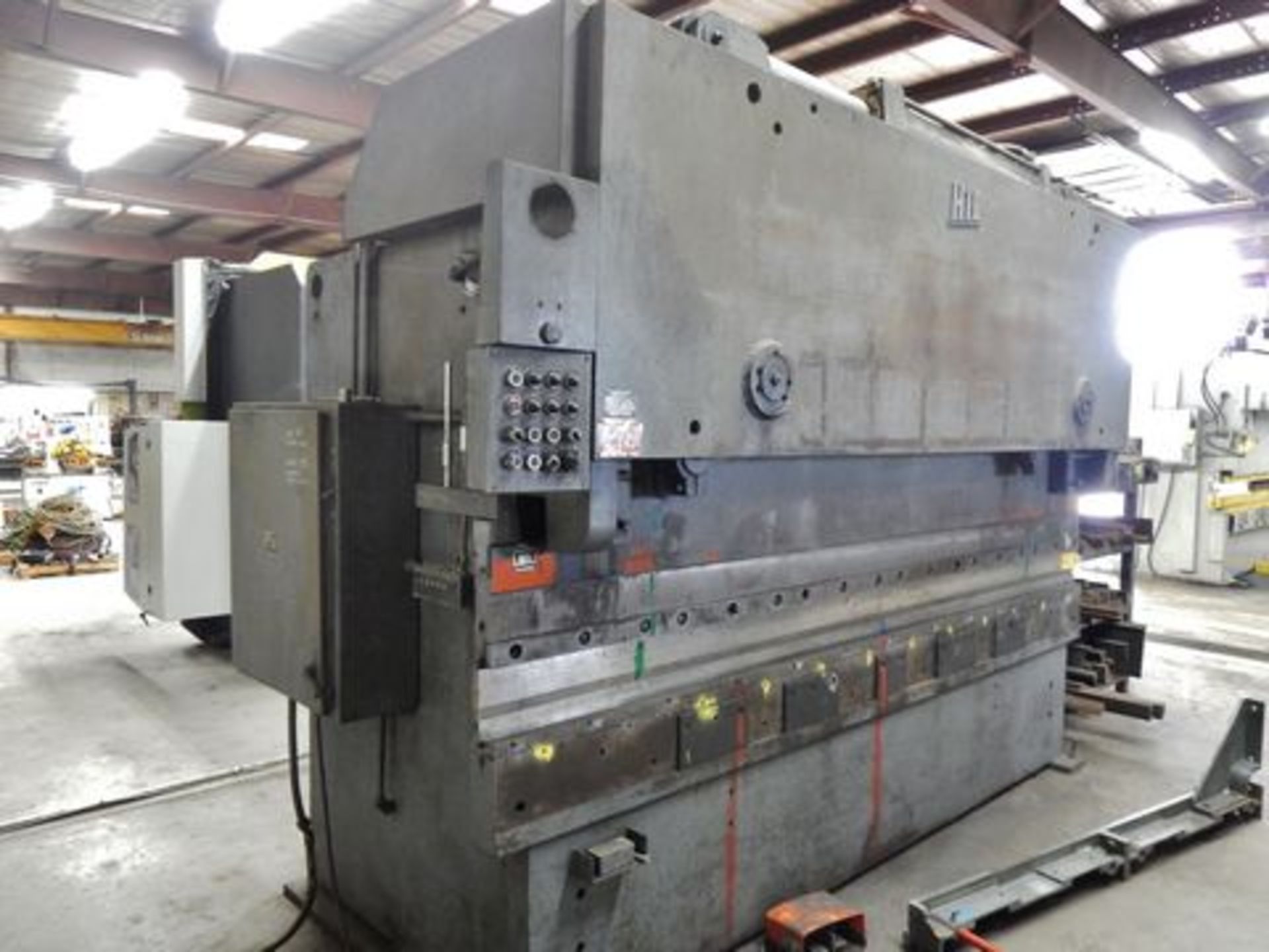 HTC HYD. PRESS BRAKE, 150 TON X 12' CAP. - Image 2 of 6