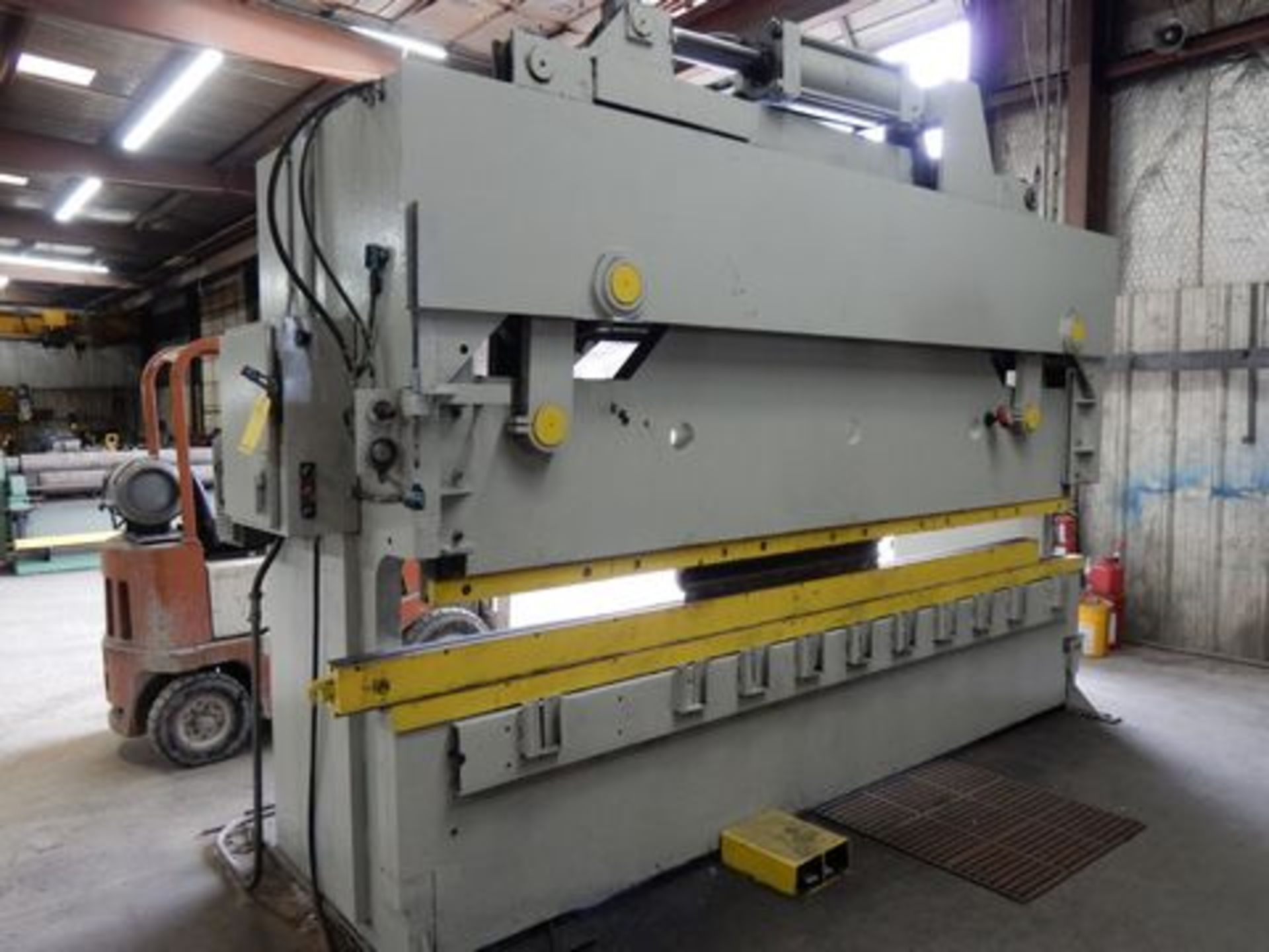 DELAURICE HYD. PRESS BRAKE, 225 TON X 13' CAP., 12'4" BTWH