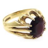 9ct gold garnet ring, hallmarked Condition Report & Further Details Approx 5.