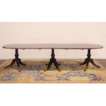 20th century Regency style sectional dinning table with two additional leaves,