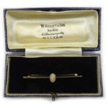 Opal set gold bar brooch, stamped 15 Condition Report & Further Details Approx 2.