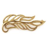 Gold leaf design brooch, hallmarked 9ct, approx 5.