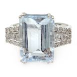 18ct white gold (tested) aquamarine and diamond ring, aquamarine approx 6.