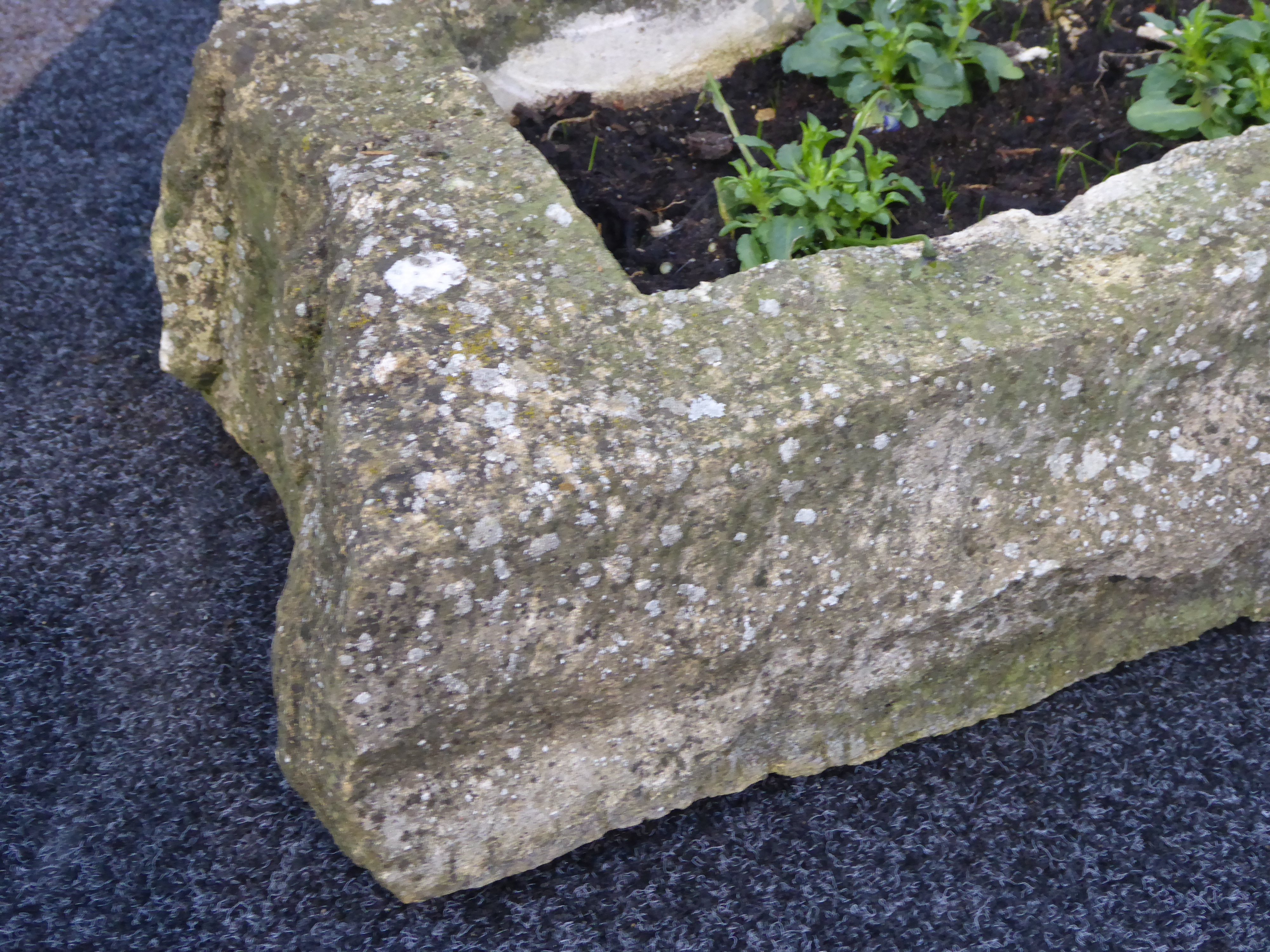 Square rough cut stone trough (38cm x 46cm), and a rectangular stone trough (28cm x 41cm), - Image 5 of 6