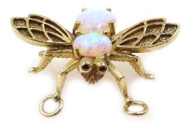 9ct gold (tested) opal bee pendant Condition Report & Further Details 2cm x 2.