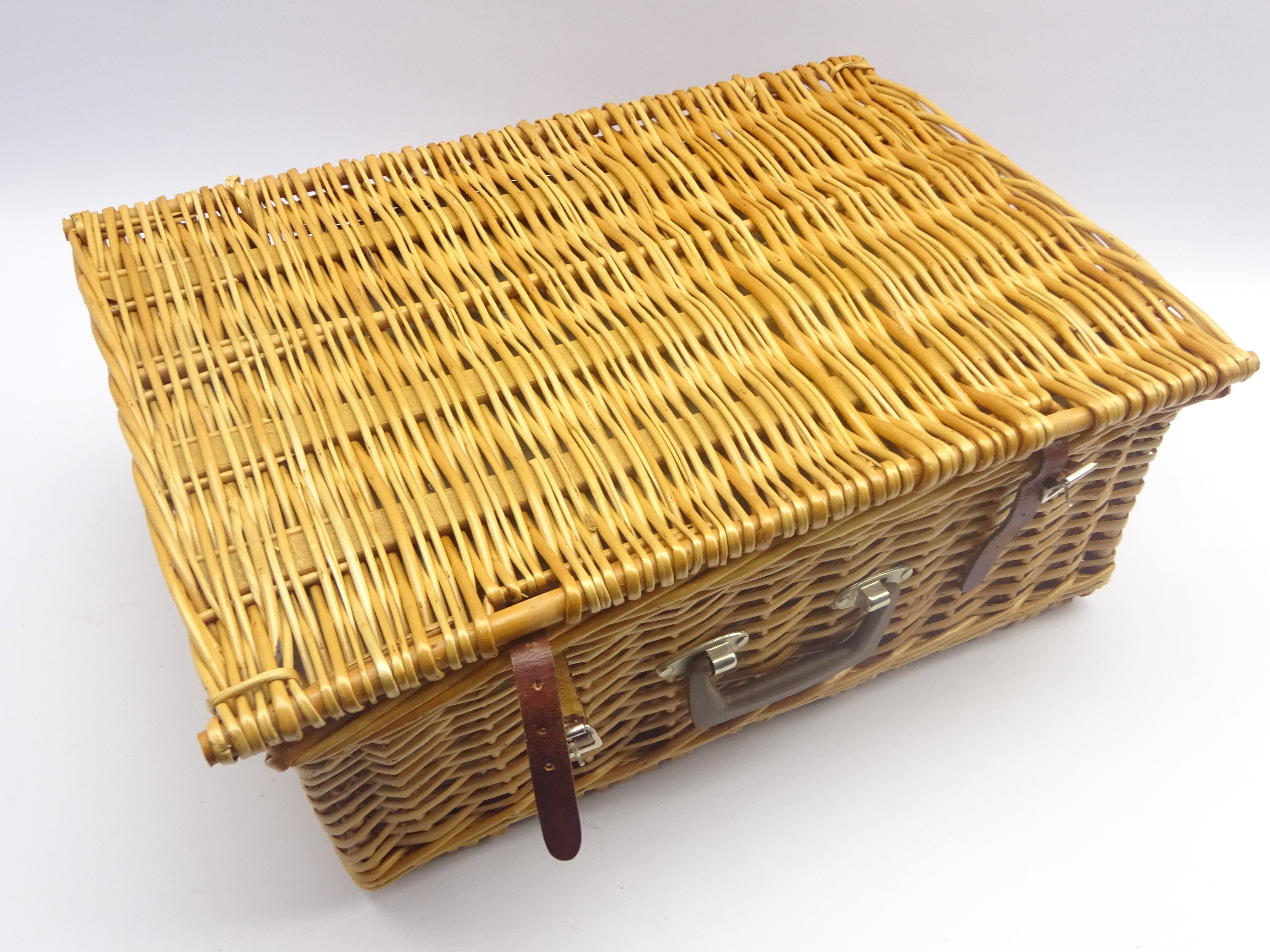 Antler wicker picnic hamper for four settings, - Image 4 of 4