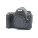 Canon EOD 5D Mark IV DSLR camera body